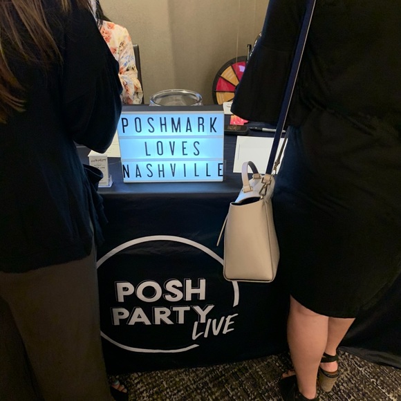 Meet your Posher, Melissa - Picture 2 of 7